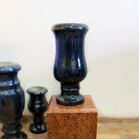 Ваза из гранита 30см ВЗ007