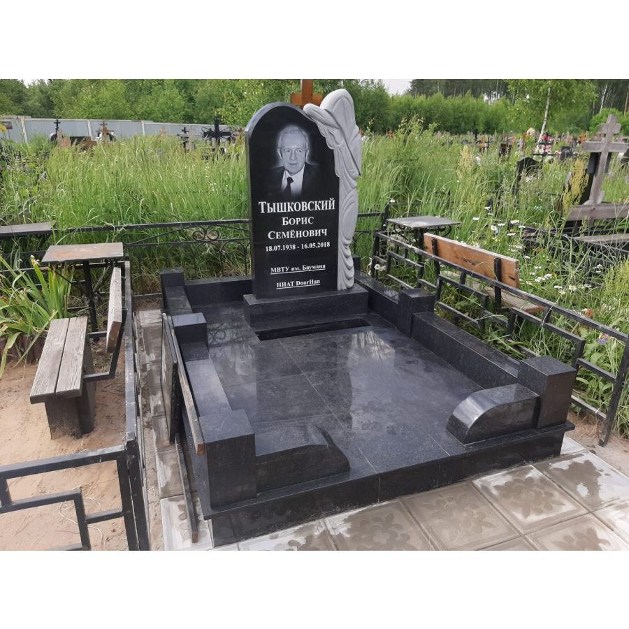 Вертикальный гранитный памятник В049 фото 3